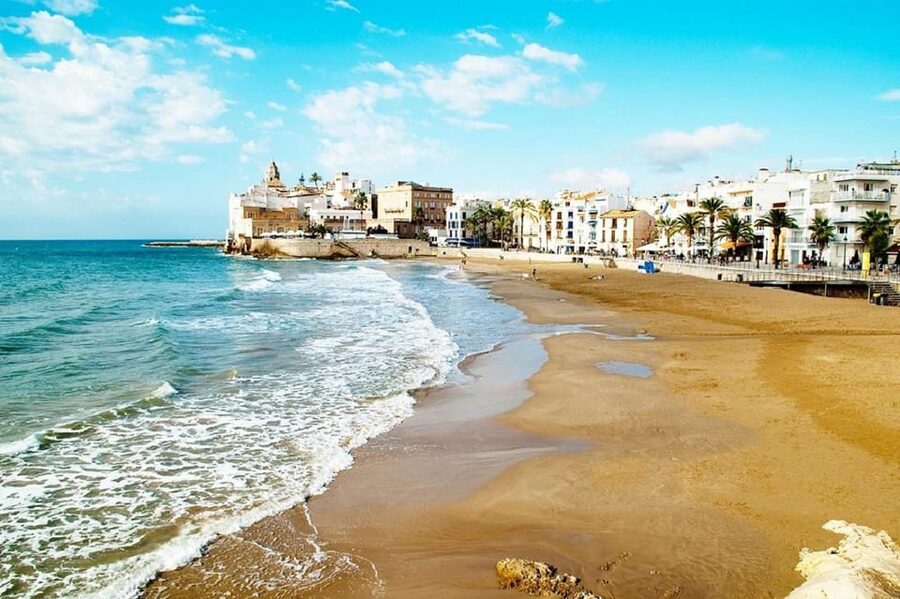 Sitges: Sailboat trip + walking tour and wine cellar tour - The optional seafood cooking add-on