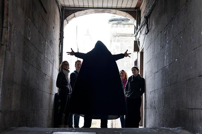 Small Group Ghost Tour incl. Underground Vaults & free drink in Megget's Cellar - Why this ghost tour works better than a simple scare show
