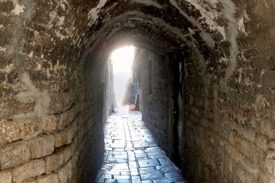 Split: Game of Thrones Tour with Diocletian's Palace Cellar - Who will enjoy this walk most?