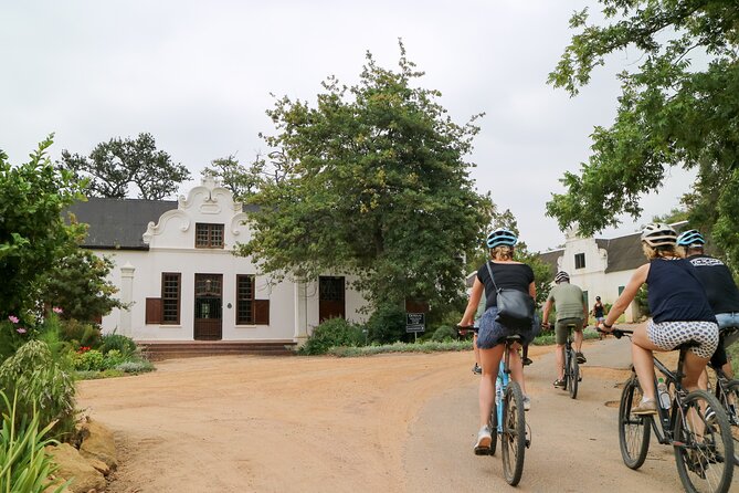 Stellenbosch Winelands Luxury EBike Tour © - Riding the 15-kilometer Stellenbosch route
