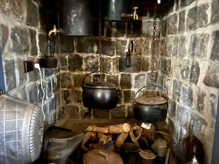 SYDNEY : Ghosts, Grog & The Rocks: Haunted Pubs &Cellar Tour - Three pubs, three different kinds of darkness