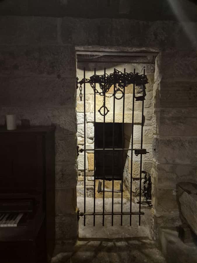 SYDNEY : Ghosts, Grog & The Rocks: Haunted Pubs &Cellar Tour - The Woman in Black and vanished sailors