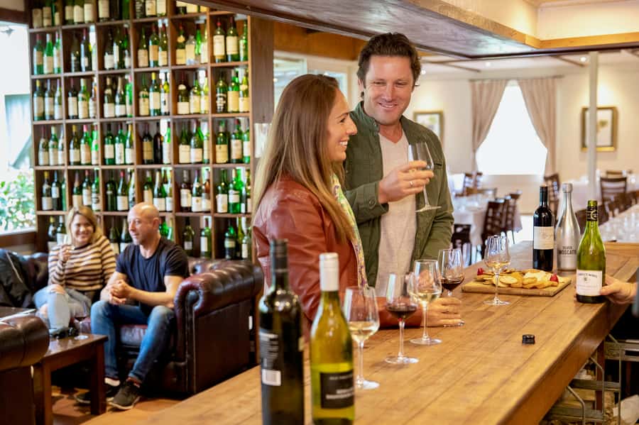 Sydney: Hunter Valley Wineries Day Trip with Food Tastings - The drive north and the Oliver’s Café rest stop