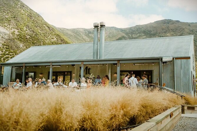 The Original Queenstown Wine Trail Tour – Celebrating 33+ Years! - The guide makes the road time useful