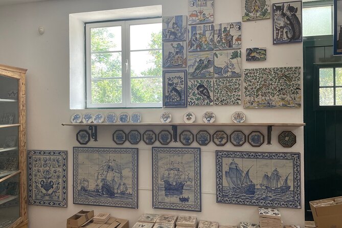Tile painting experience and visit Azeitão wine cellar - Adega da Mata and the aging of Periquita
