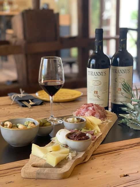 TORLEANZI: Wine Tour and Tasting at the Torre San Gennaro Winery - A generous Apulian platter with the tasting