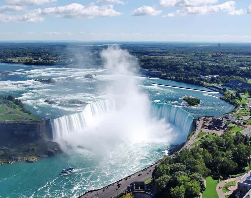Toronto: Niagara Falls Guided Tour with Winery Stop - Who should book this experience?