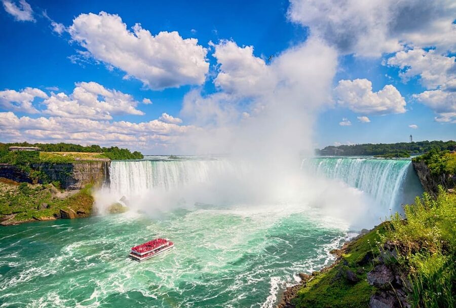 Toronto: Niagara Falls Guided Tour with Winery Stop - Along the Niagara Parkway