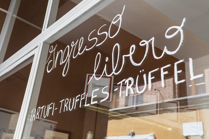 Truffle hunting and lunch experience, with Vinci and winery. - From Florence to San Miniato’s truffle woods