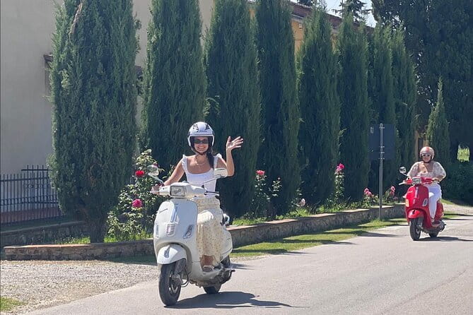 Tuscany Sunset Vespa tour with Dinner at a Chianti Winery - San Gimignano for one hour