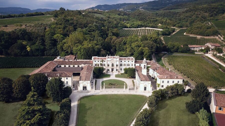 Valpolicella: Amarone Chateau Guided Tour and Wine Tasting - The monumental cellar and the quiet part of the tour
