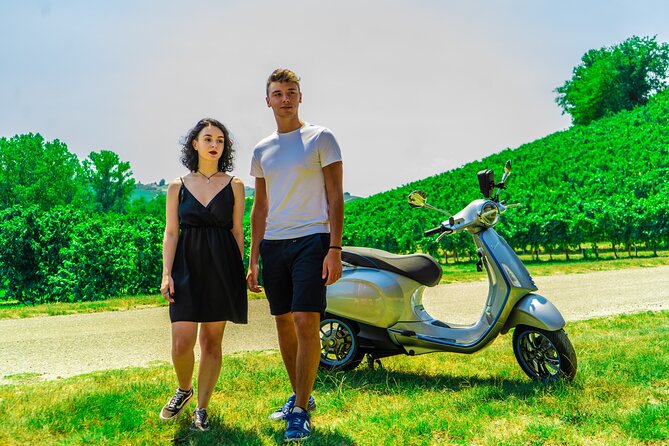 Vespa tour in the Langhe with winery visit and lunch - Why the electric Vespa is the right way to see the Langhe