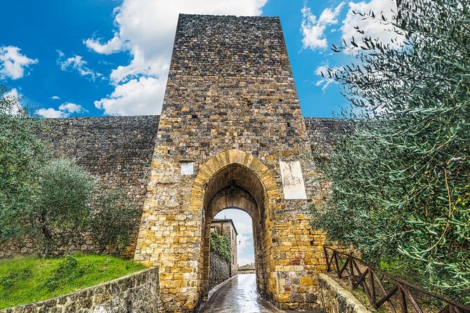 Vespa Tour with Lunch&Chianti Winery from Siena - Casale dello Sparviero, wine, and a light Tuscan lunch
