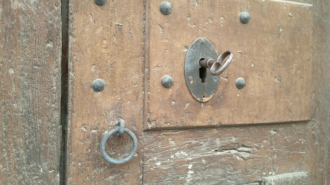 Visit a winery of the 19th century and its draft - A winery hidden behind a simple village frontage