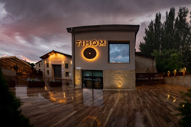 Visit to the winery with a tasting of 3 wines and appetizers - Tasting three wines with three appetizers
