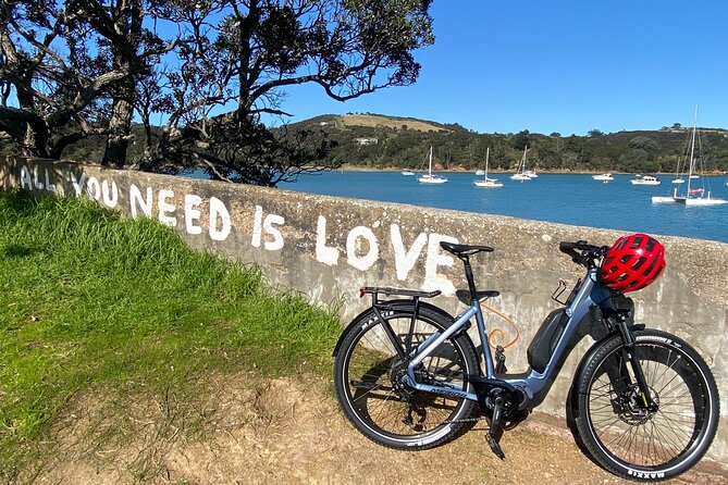 Waiheke Island Wine Tour with Scenic Vineyards & Tastings - The guides are a major part of the experience