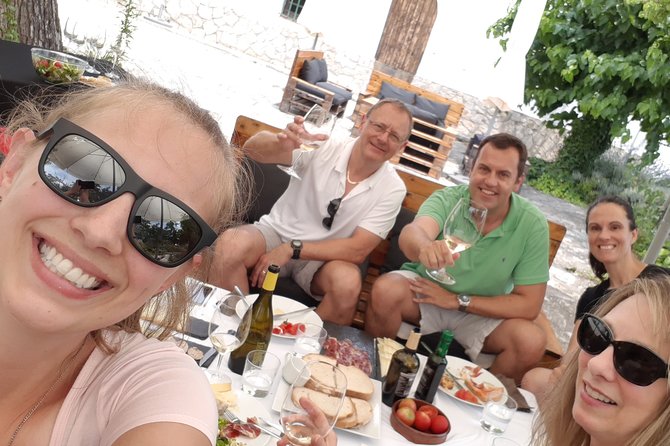 Wine & Cava Penedes Tour: Wineries, Wine Tasting and Tapas - Wine tasting when you are not a wine expert