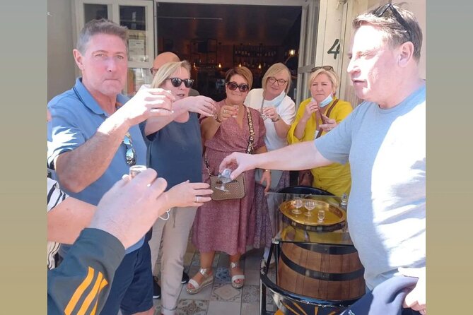 Wine Lovers: Winery Tour w/ Tasting & Tapas (Albufeira/Vilamoura) - Old Albufeira viewpoints and a taste of local spirits