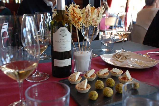 WINE TOUR PRIORAT: Visit 2 Top Wineries, Wine Tasting & Gourmet Lunch - First stop: an award-winning winery with broad views