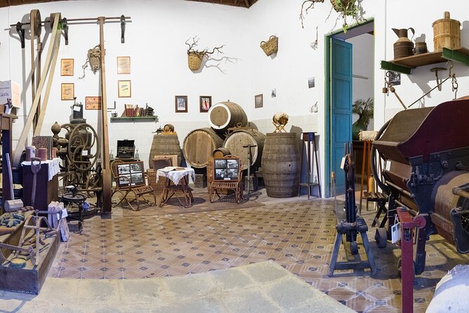 Winery Tour, Wine Museum, and Tasting in Gran Canaria - Old photographs and the people behind the wine