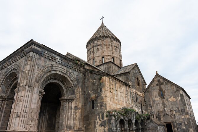 Yerevan: Tour to Tatev, Khndzoresk, Shaki waterfall, Areni winery - Walking through historic Khndzoresk